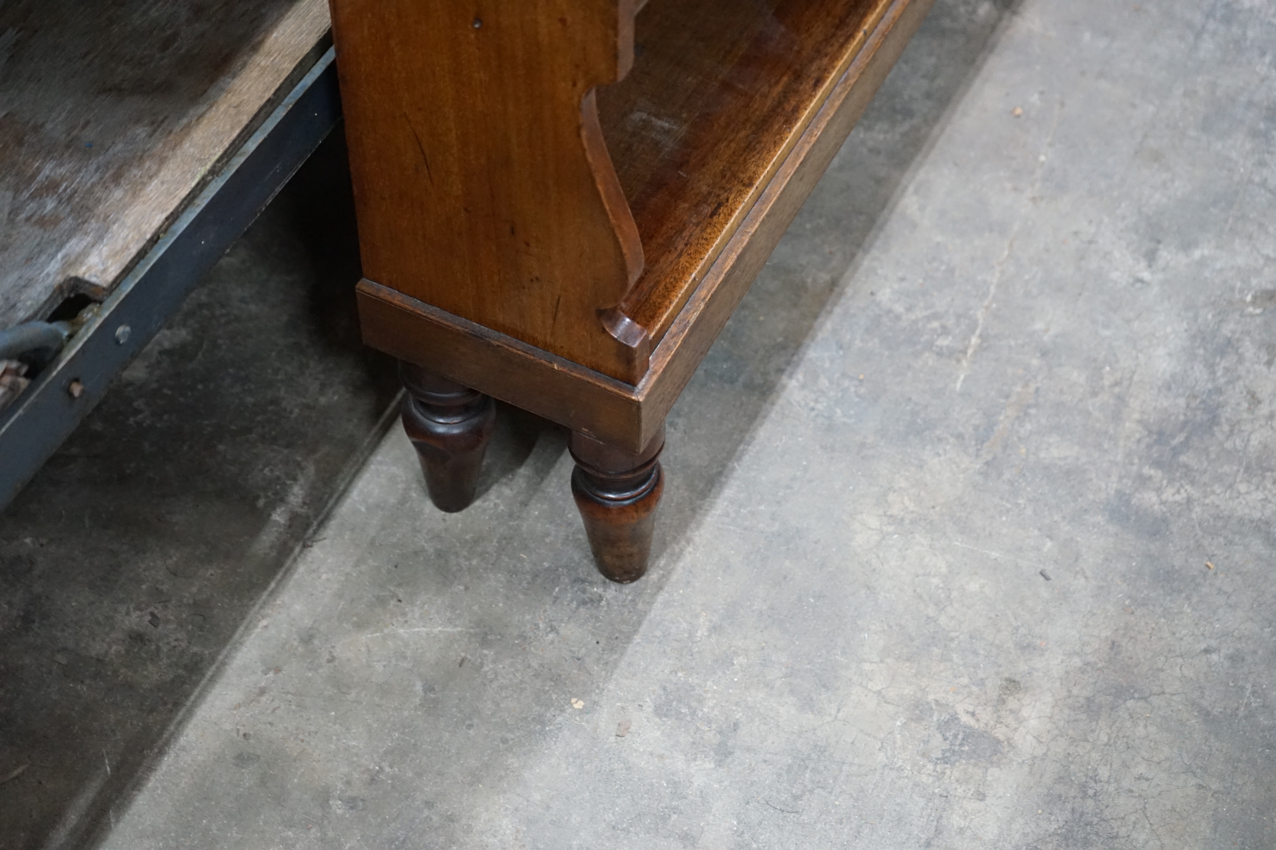 A 19th century mahogany graduated four tier open bookcase, width 91cm depth 17cm height 96cm